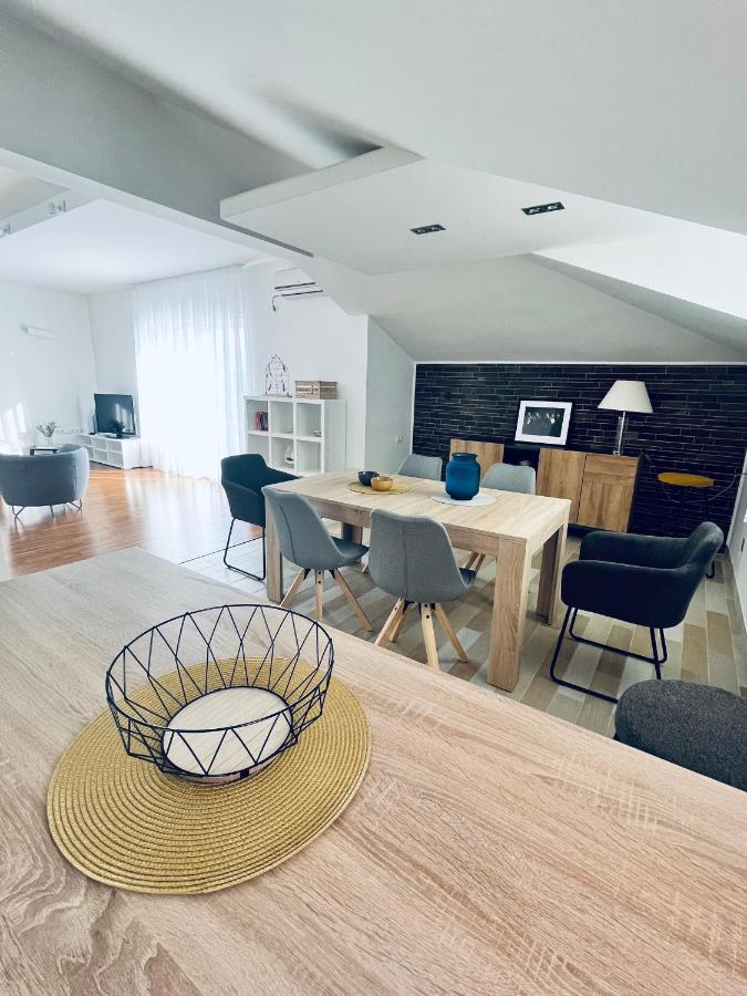 Sky - Beautiful Rooftop Apartment With Shared Pool スプリト エクステリア 写真